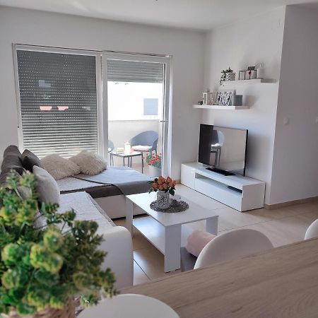 Ferienwohnung Nina Pula Exterior foto