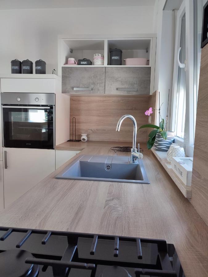 Ferienwohnung Nina Pula Exterior foto