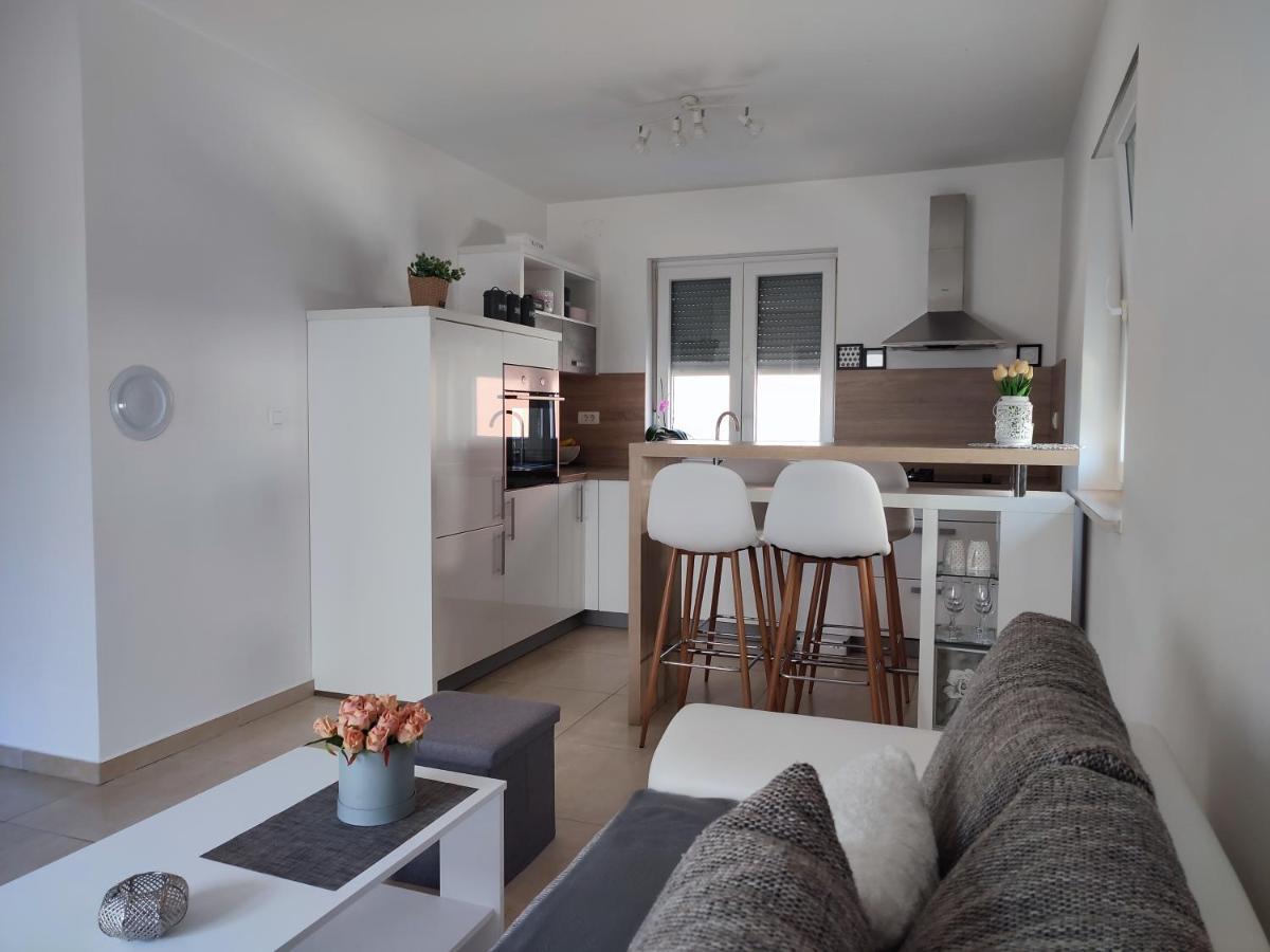 Ferienwohnung Nina Pula Exterior foto