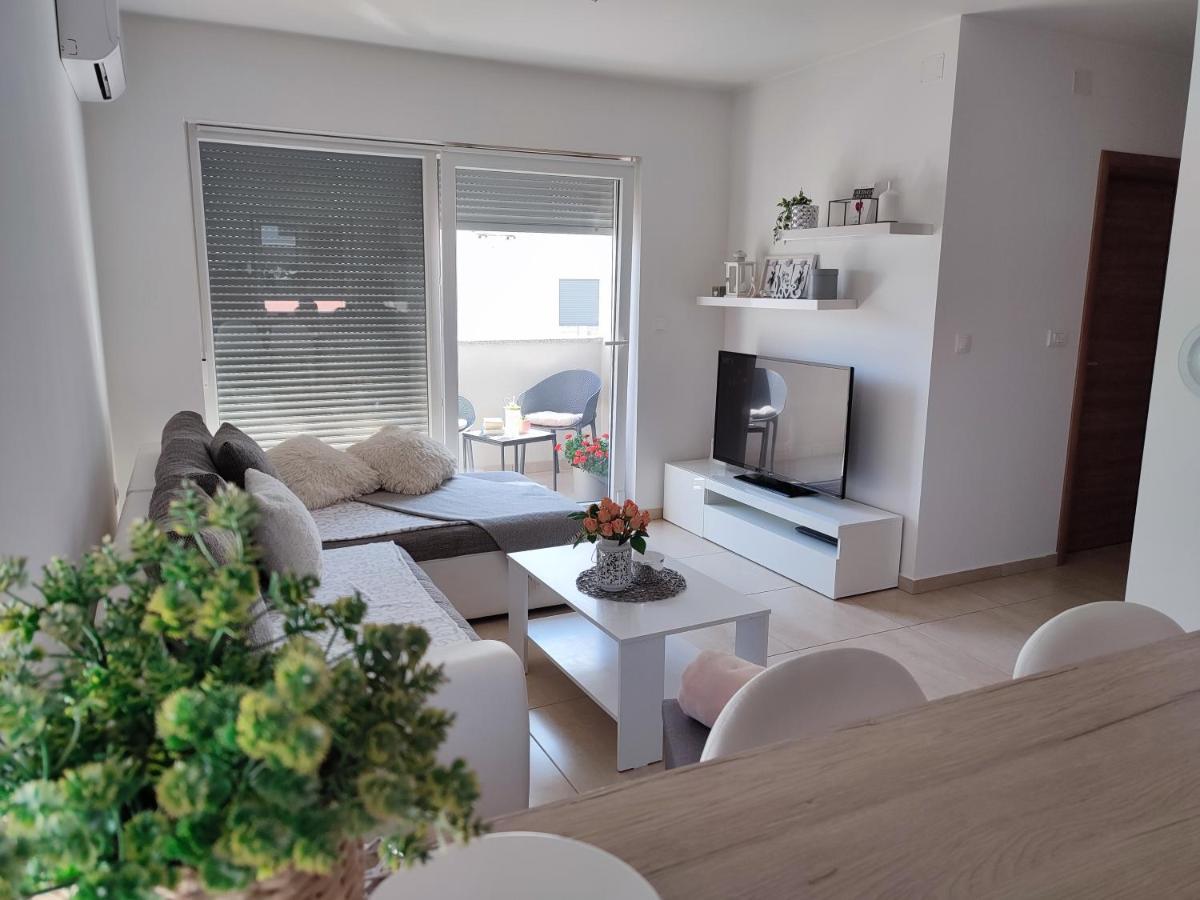 Ferienwohnung Nina Pula Exterior foto