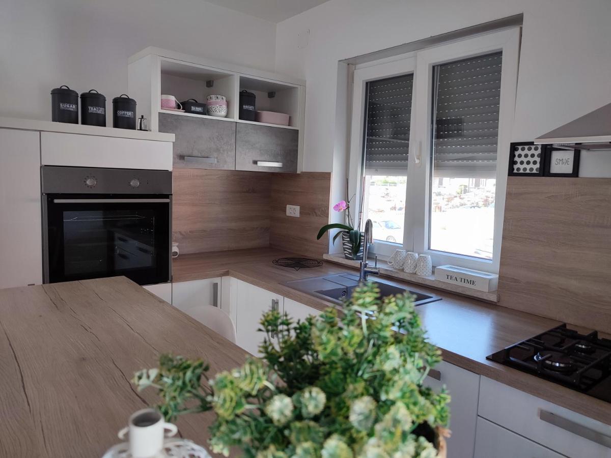 Ferienwohnung Nina Pula Exterior foto
